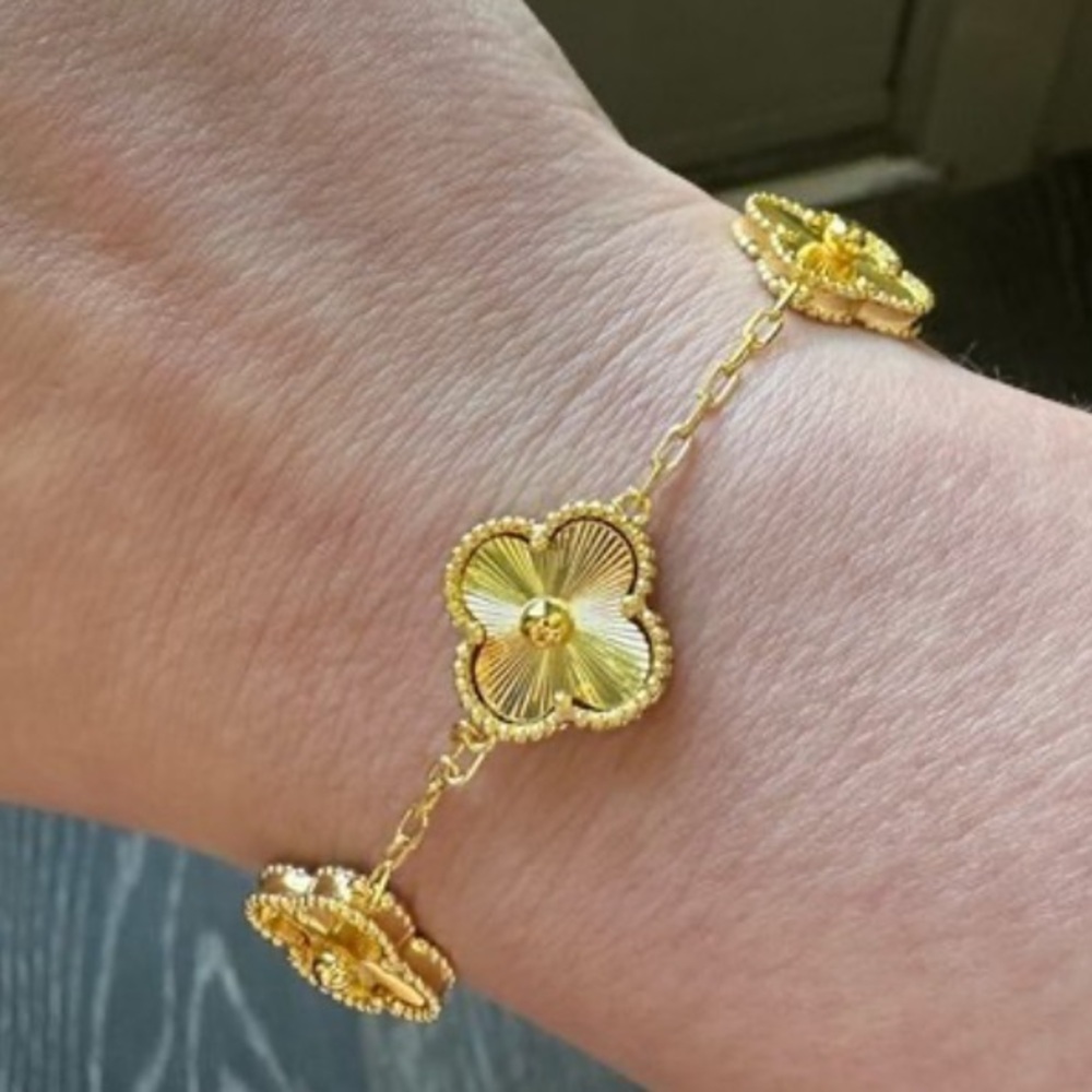 Gold 5 Quatrefoil Clover Motif Bracelet